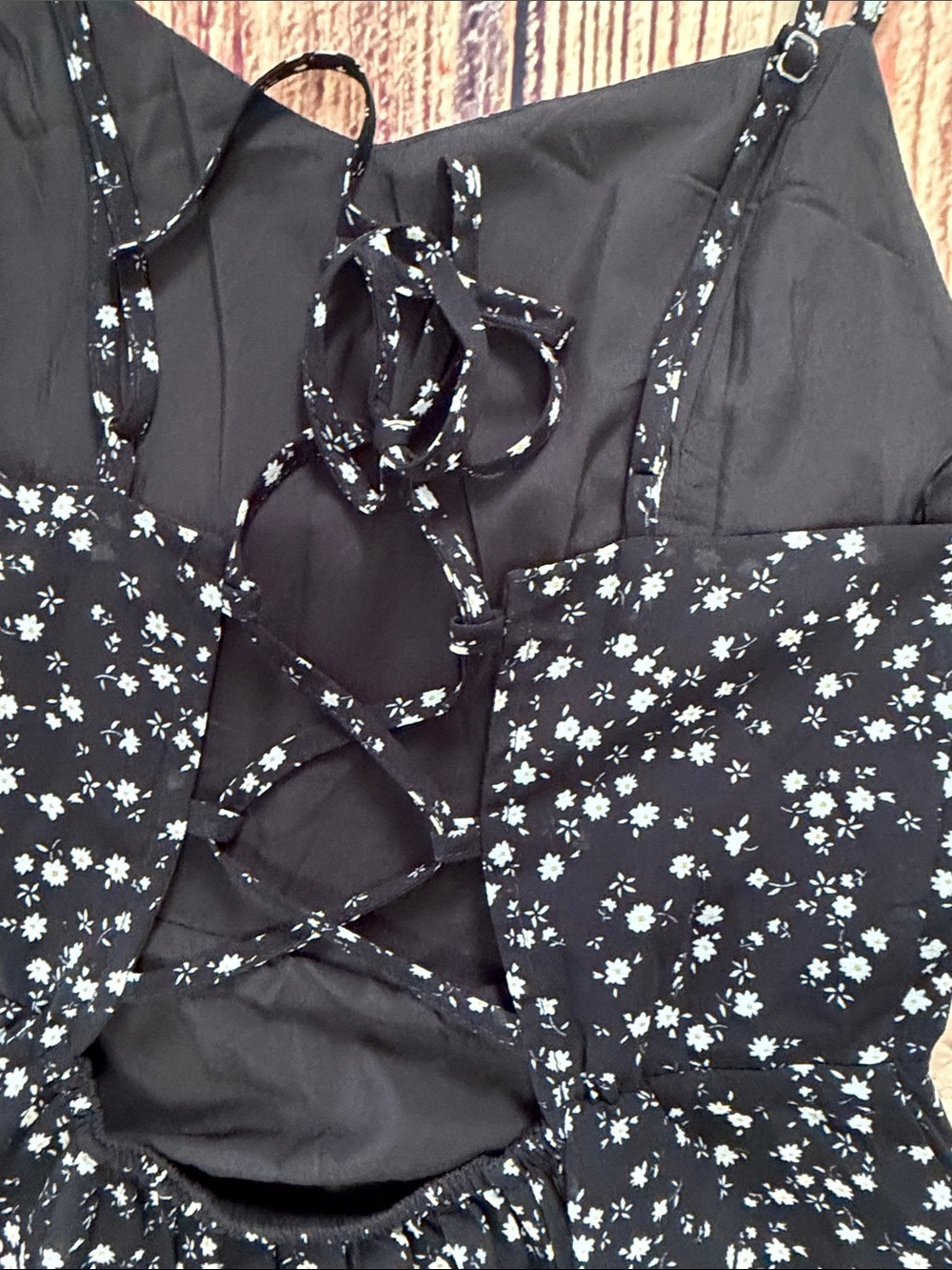 Love Tree Black Mini Dress with White Daisies Floral Print - Picture 9 of 12